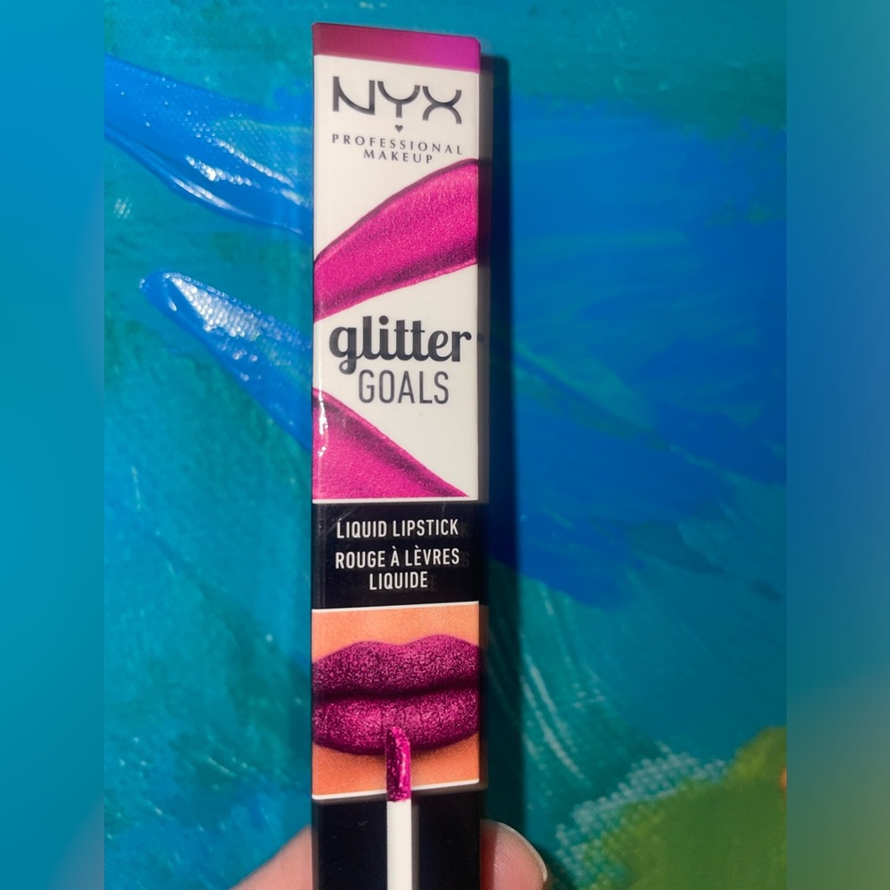 NYX Professionnal Glitter Goals in Bold Pink (Bloodstone)